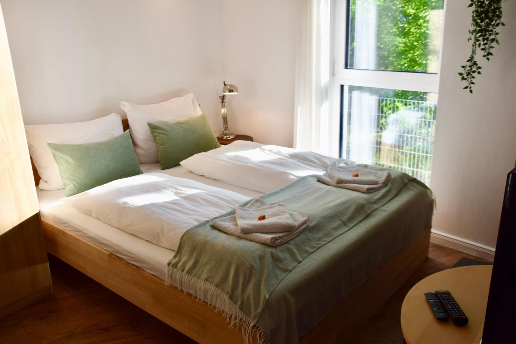 Stilvolle Wohnung Mit Balkon & Parkplatz Rostock Exterior foto
