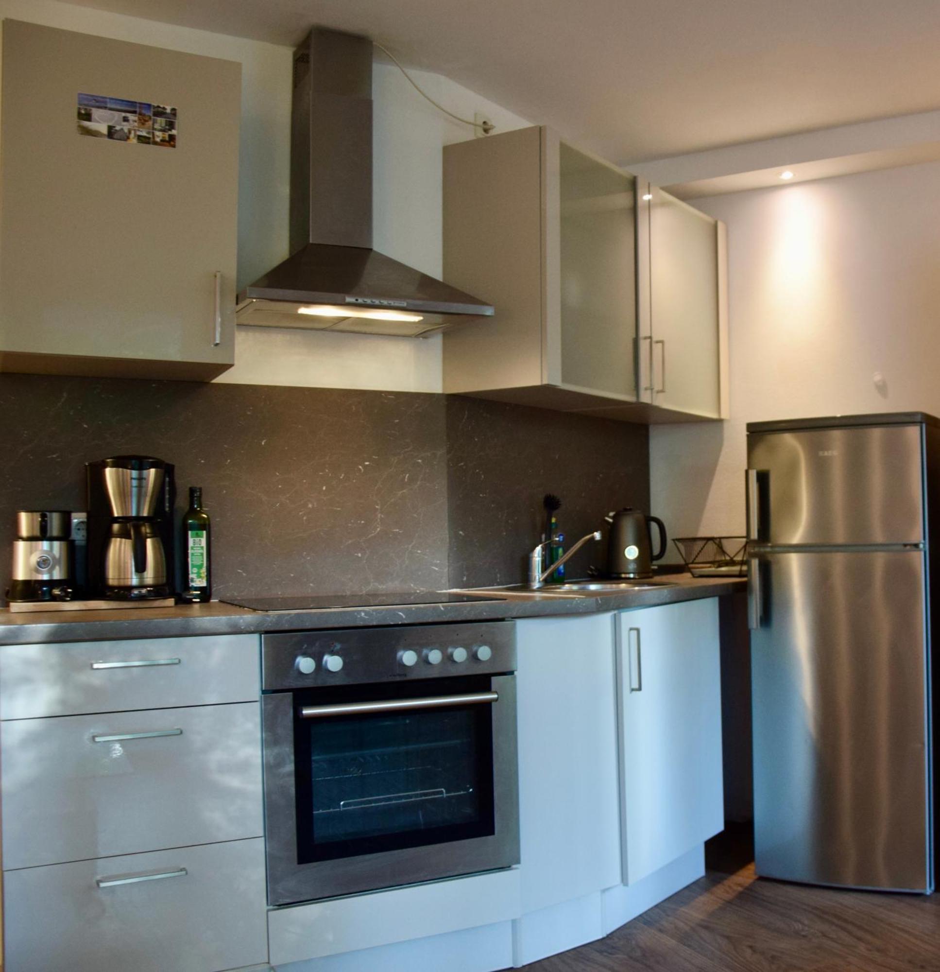 Stilvolle Wohnung Mit Balkon & Parkplatz Rostock Exterior foto